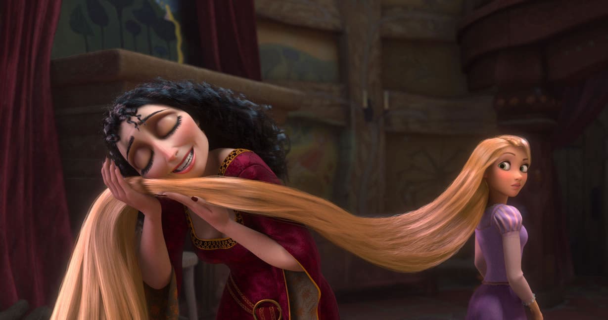 Gothel com o cabelo de Rapunzel