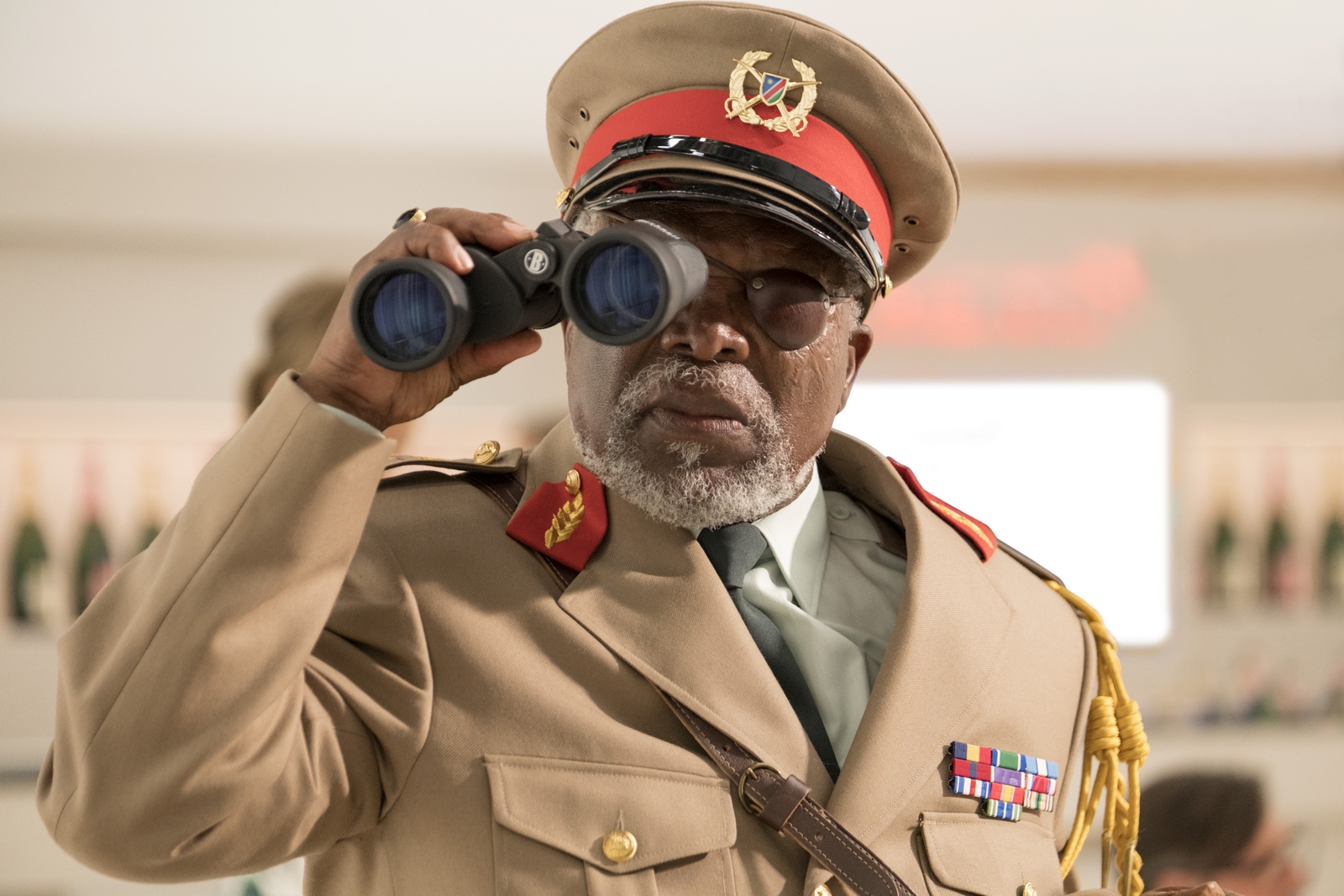 John Kani como Coronel Ulenga