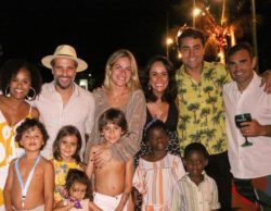 Giovanna Ewbank e Bruno Gagliasso se divertem com filhos, Titi e Bless, em Angra