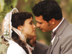 Sinhá Moça (Débora Falabella) e Rodolfo (Danton Mello) fazem par romântico na trama que volta à TV