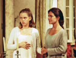 Leandra Leal e Adriana Esteves em cena da ‘A Indomada’. Novela começou a ser exibida originalmente há exatos 20 anos 