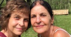 Mãe de Drica Moraes recebe segunda dose da vacina contra a Covid-19: ''Viva o SUS''