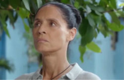 Sônia Braga diz que não vai para 'direita', nem 'esquerda', nem voltará a morar no Brasil