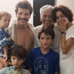 Sophie Charlotte mostra foto inédita da família em post para Caetano Veloso