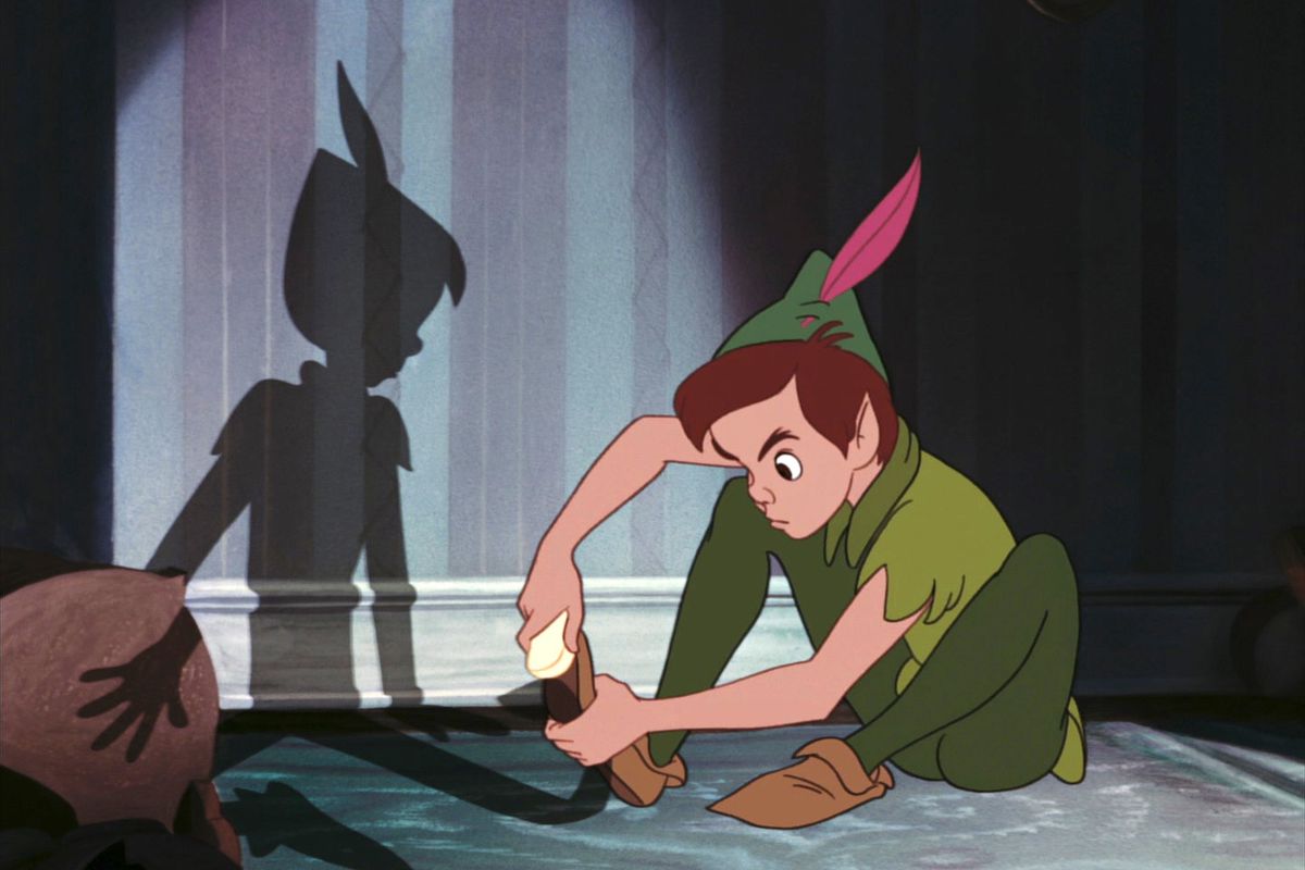Peter Pan tentando colocar sua sombra de volta