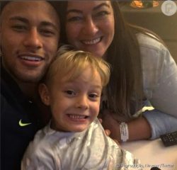 Neymar ganha apoio do filho e da mãe antes de novo jogo na Rio 2016: 'Família'