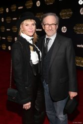 O cineasta Steven Spielberg foi ao evento acompanhado da esposa Kate Capshaw