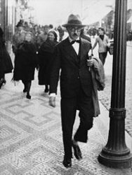 Pessoa, um flâneur nas ruas de Lisboa.