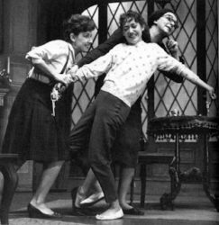 Suely Franco com Margarida Rey e Sônia de Morais em Oito Mulheres imagoi