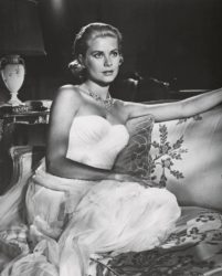 A atriz que marcou Hollywood e ícone de elegância na realeza, morreu num trágico acidente de viação.