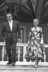 Há 65 anos, Grace Kelly deixou o mundo inteiro sem palavras quando apareceu vestida de noiva para se casar com o príncipe Rainier do Mónaco