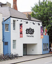 ADC Theatre, na Universidade de Cambridge, onde Thompson começou a representar com o grupo de teatro Footlights.