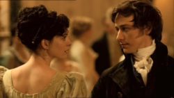 Anne Hathaway e James McAvoy como Jane Austen e Tom Lefroy em 'Amor e Inocência' imagoi