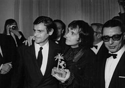 Ao lado do cantor italiano Sergio Endrigo na entrega do prêmio do Festival de Sanremo de 1968