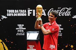 Bebeto em Brasília, no tour do troféu da Copa do Mundo 2014 