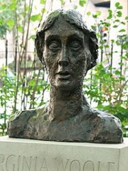 Busto de Virginia Woolf em Tavistock Square, Londres.