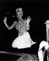 Em 1941, Miranda foi convidada a deixar suas pegadas no Grauman's Chinese Theatre.