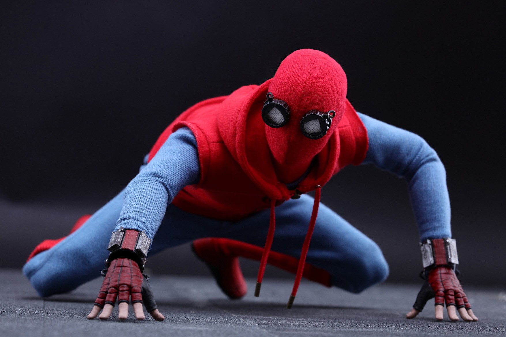Homem-aranha com traje caseiro