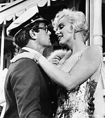 Marilyn com Tony Curtis em Quanto Mais Quente Melhor (1959), pelo qual recebeu um Globo de Ouro.