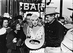 Monroe com Clark Gable e Montgomery Clift em Os Desajustados (1960). Foi a última produção de Monroe e Gable.