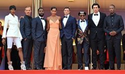 Spike Lee e seu elenco promovendo BlacKkKlansman no Festival de Cinema de Cannes 2018.