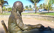 Escultura Vinícius de Moraes no Farol de Itapuã, Salvador, Bahia