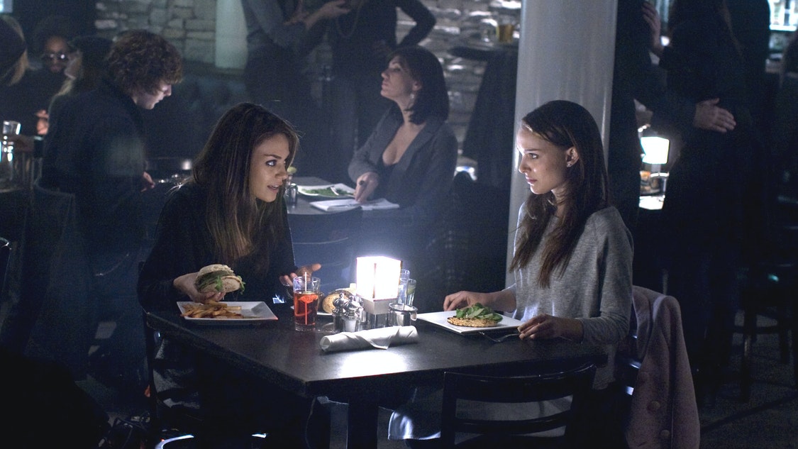 Lily e Nina jantando