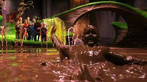 Augustus cai dentro do rio de chocolate