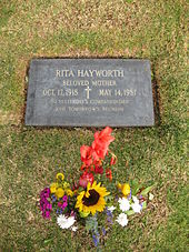 Hayworth's grave at Holy Cross Cemetery, Culver City, Califórnia