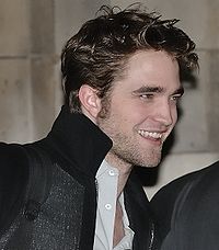 Pattinson no Hotel Crillon em Paris, 2009.