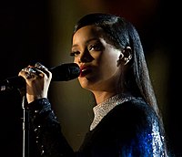 Rihanna performando durante o festival Concert for Valor, em 2014