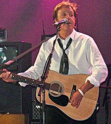 McCartney toca no BBC Electric Proms performance, em Londres, Inglaterra.