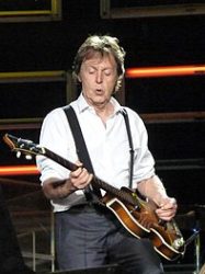 McCartney tocando em Dublin, Irlanda (2010).