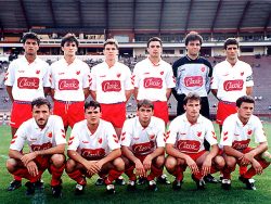Petkovic é o segundo da esquerda para direita, agachado, na equipe do Estrela Vermelha de 1993