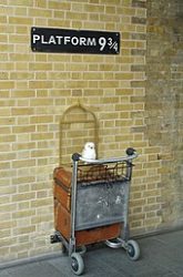 Os pais de Rowling se conheceram em um trem da Estação de King's Cross. 