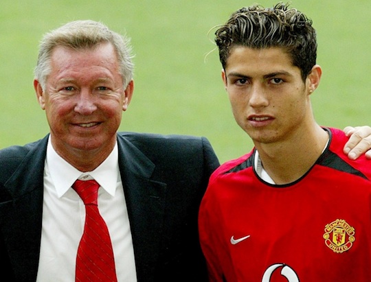 Cristiano em 2003 com o técnico do Manchester Unted Imagoi