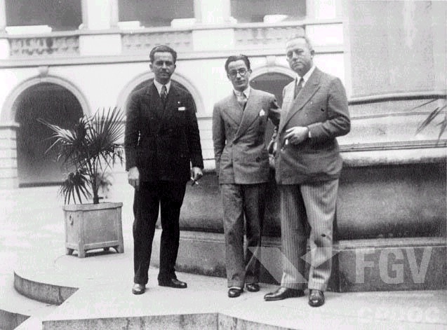 Lourenço Filho, Anísio Teixeira e Almeida Jr. no Instituto de Educação em 1932 imagoi