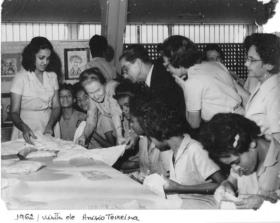 Visita de Anísio a escola em 1962 imagoi